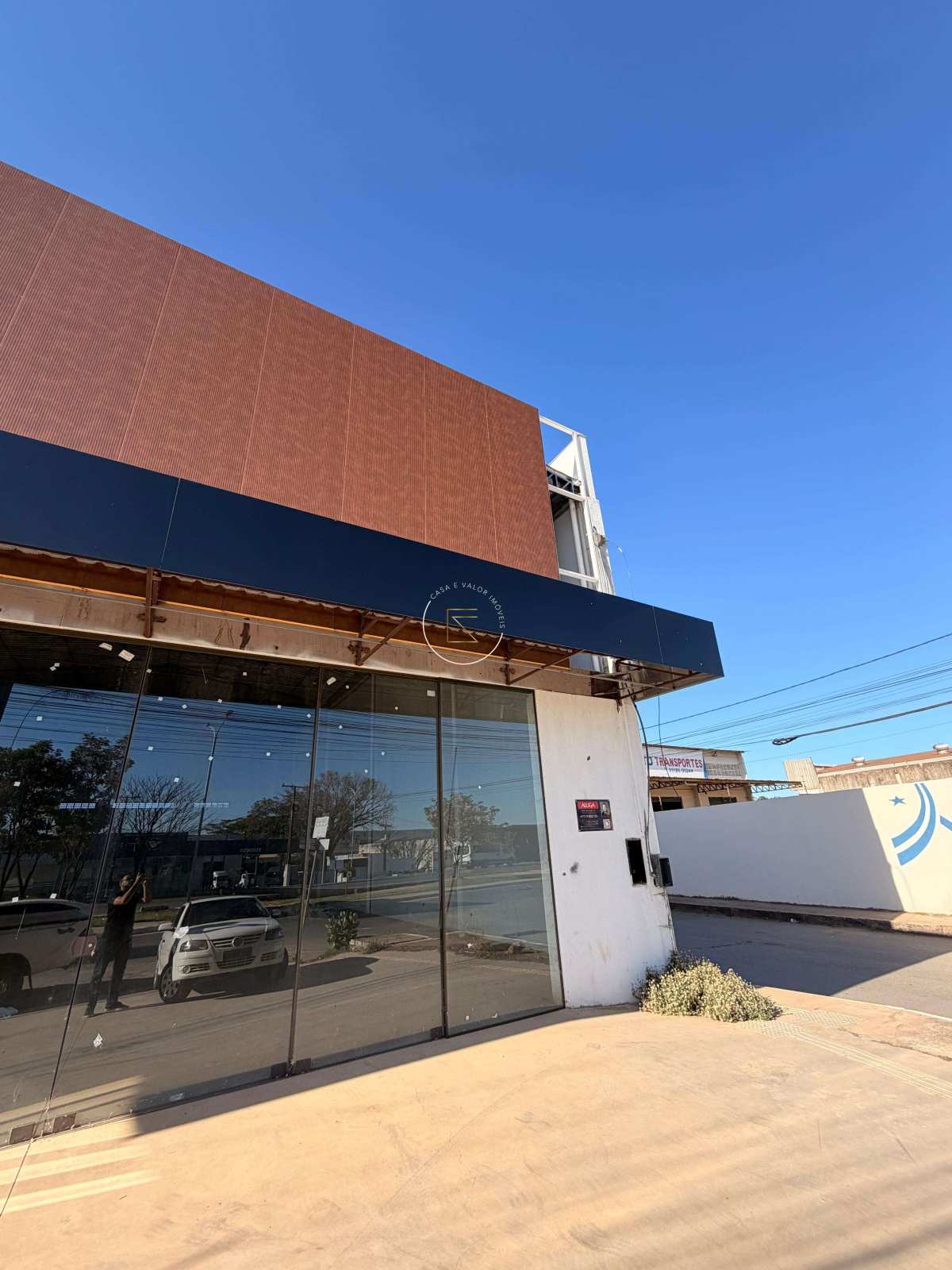 Alugo Galpão na Avenida ACM (esquina) - Imobiliária Casa e Valor Imóveis
