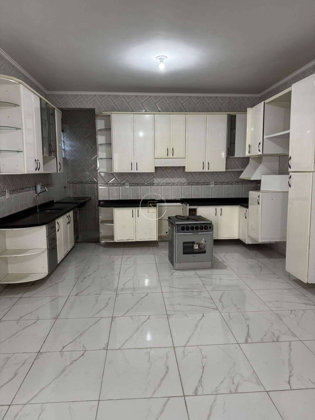 Apartamento para alugar, com 4 quartos - Imobiliária Casa e Valor Imóveis
