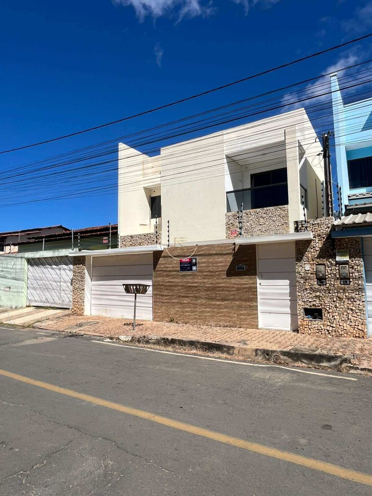 Sobrado à venda em Barreiras, Recanto dos pássaros, com 3 quartos, 128m² - Imobiliária Casa e Valor Imóveis